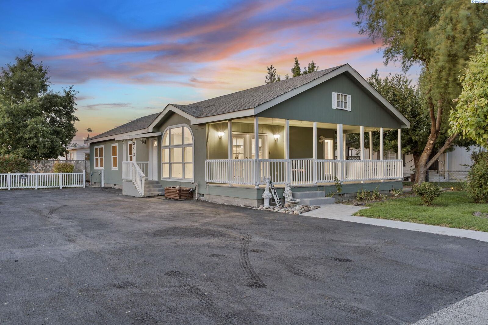 Property Photo:  2713 W Bonneville St  WA 99301 