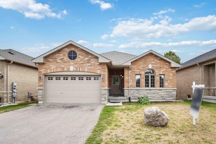 Property Photo: 147 Springdale Drive ON K9V 0H9