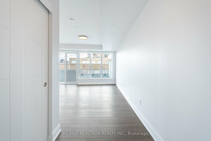 Property Photo: 2525 Bathurst Street 1003 ON M6B 2Y9