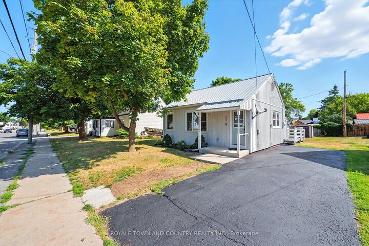 Property Photo:  139 Centre Street  ON K0L 1L0 