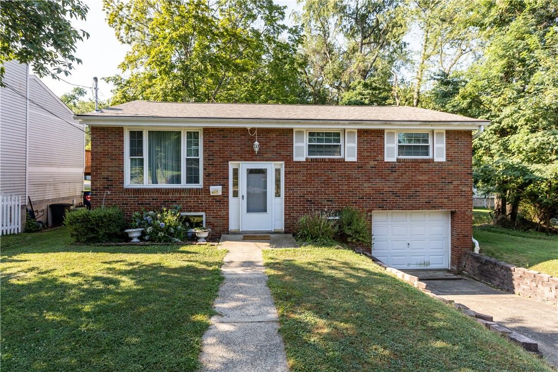 Property Photo: 605 Lee Ave Ext PA 15237