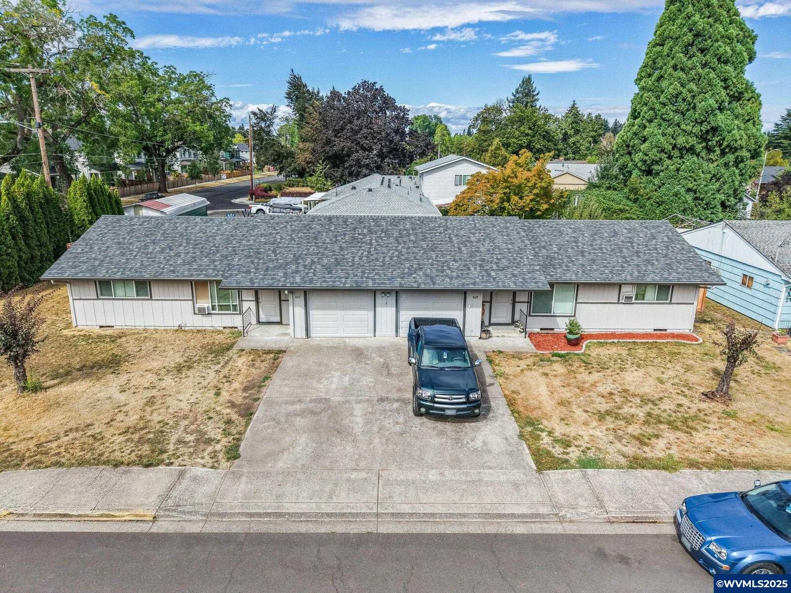 Property Photo: 1015 Park Av NE OR 97301