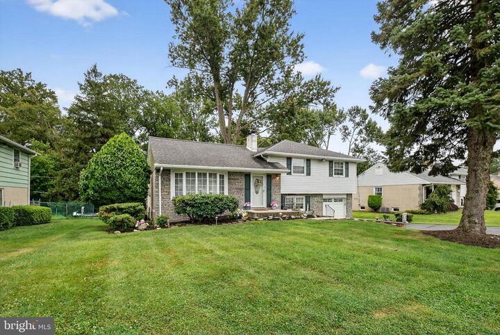 Property Photo: 1009 Twist Road PA 19115