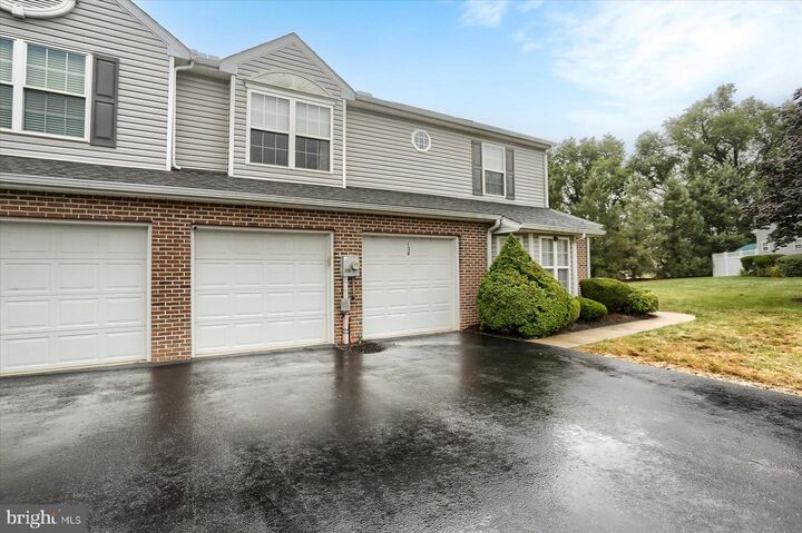 Property Photo: 138 Kestrel Court PA 17036