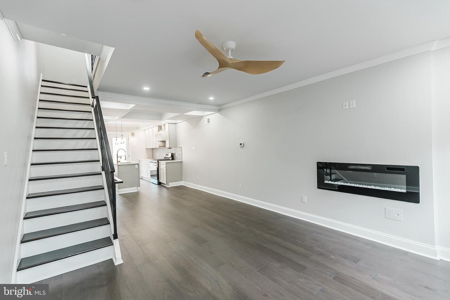 Property Photo: 220 Reed Street PA 19147