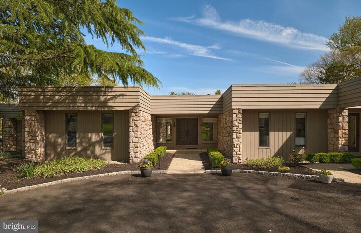 Property Photo:  860 Dukes Drive  PA 19067 
