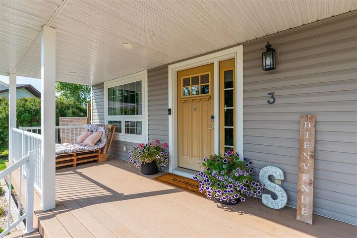 Property Photo:  3 De Vos Crescent  MB R0G 0A1 