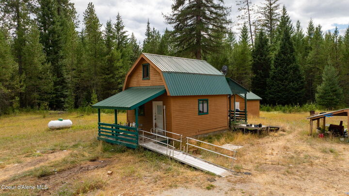 Property Photo:  404 Hopkins Rd  ID 83864 