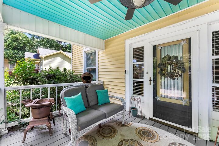 Property Photo:  115 W 4th Avenue  NC 28052 