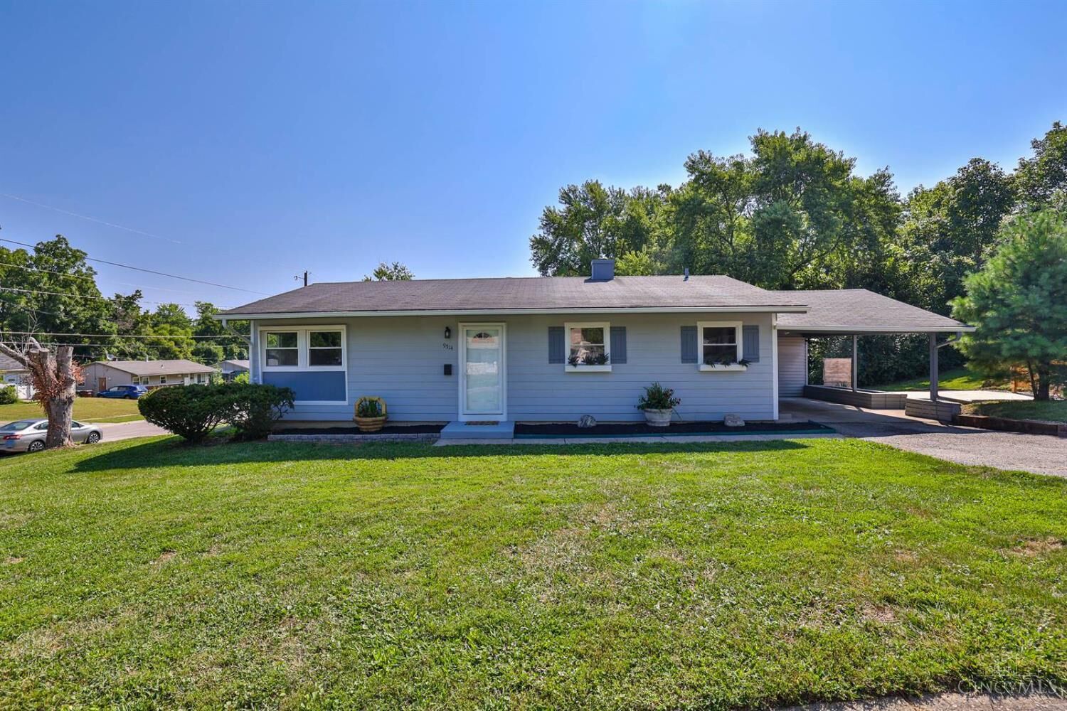 Property Photo: 9514 Ridgemoor Avenue OH 45231