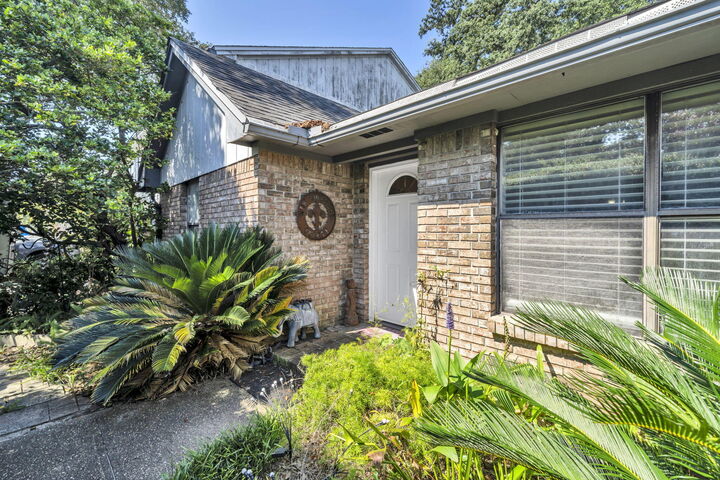 Property Photo:  421 Waterway Lane  FL 32547 