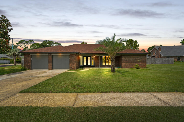 Property Photo: 30 Ashford Court FL 32569