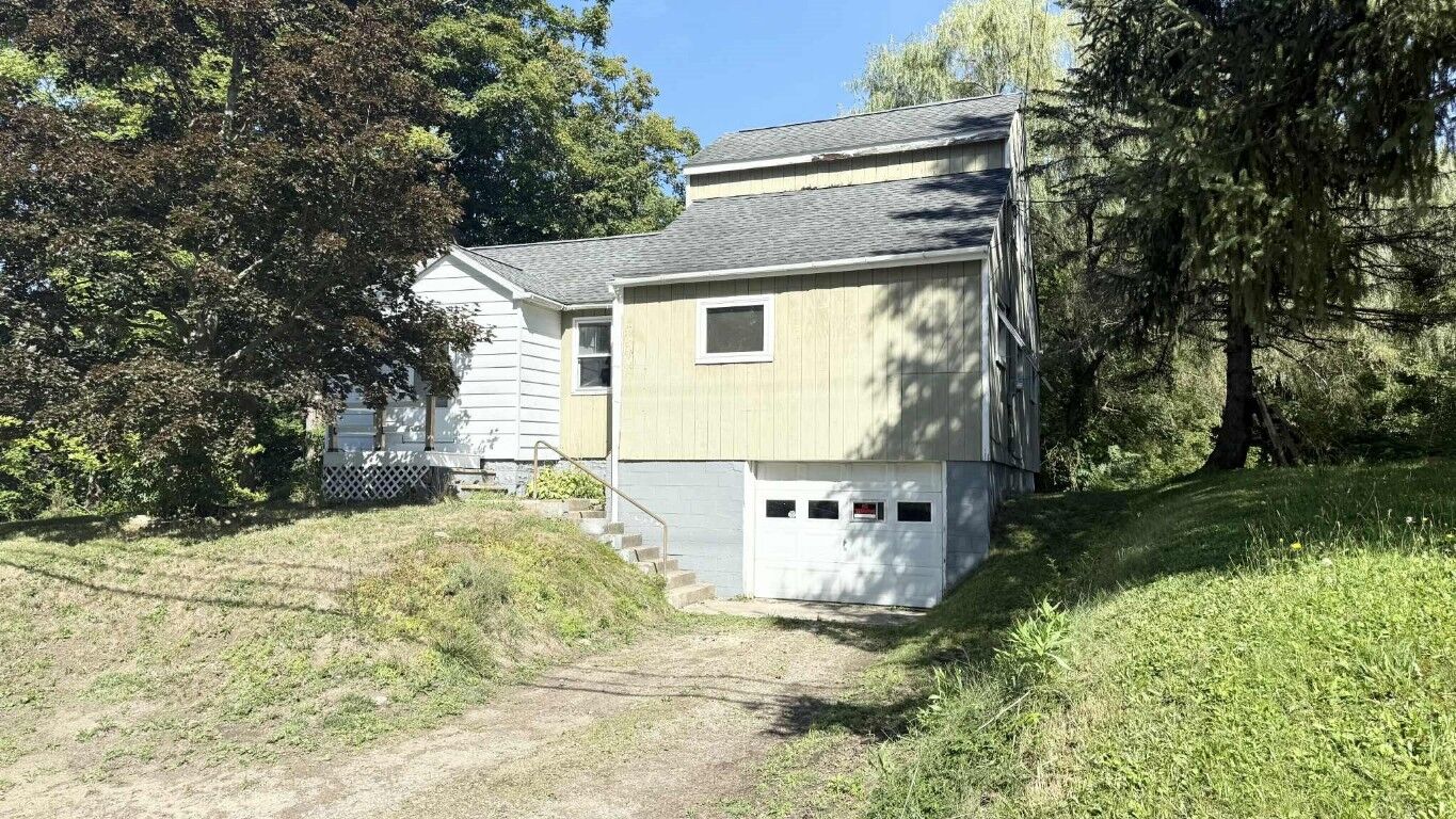 Property Photo:  180 S Main Street  PA 16401 