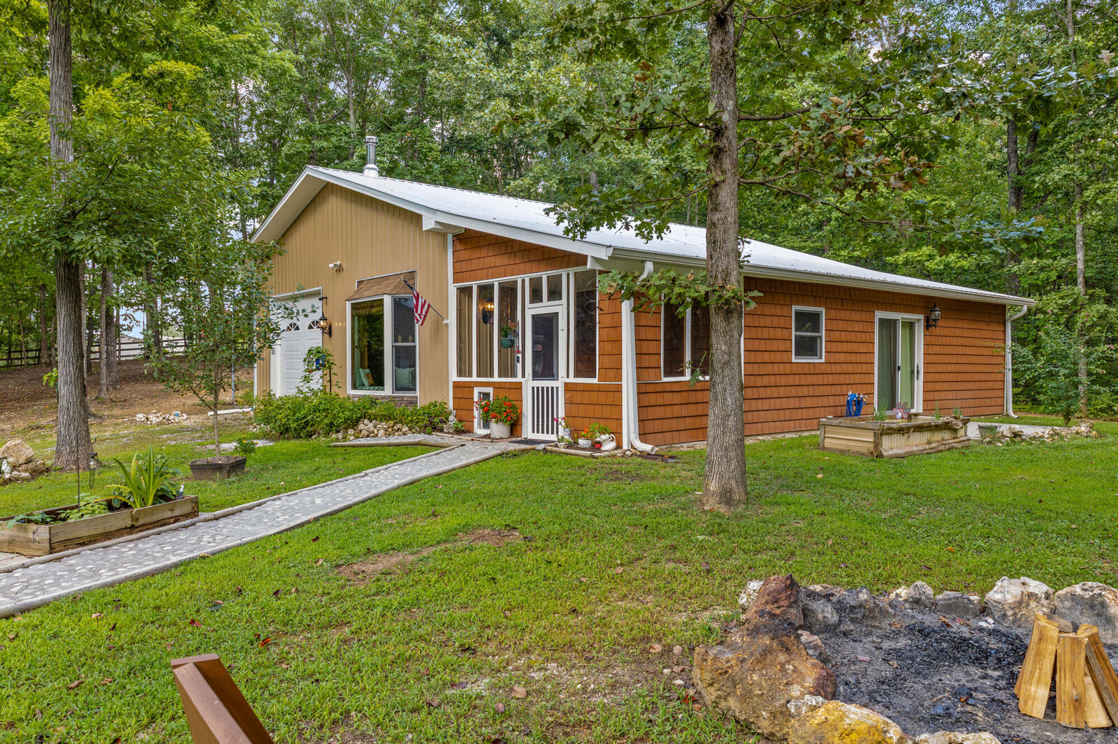 Property Photo:  63 County Road 100  TN 37322 