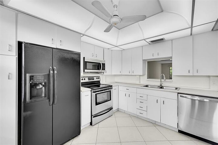 Property Photo:  2402 Antigua Cir C3  FL 33066 
