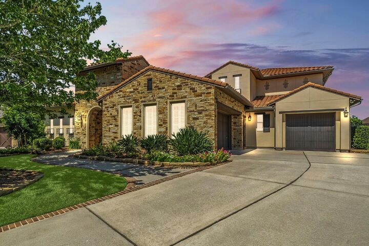 Property Photo: 18 N Shasta Bend Circle TX 77389