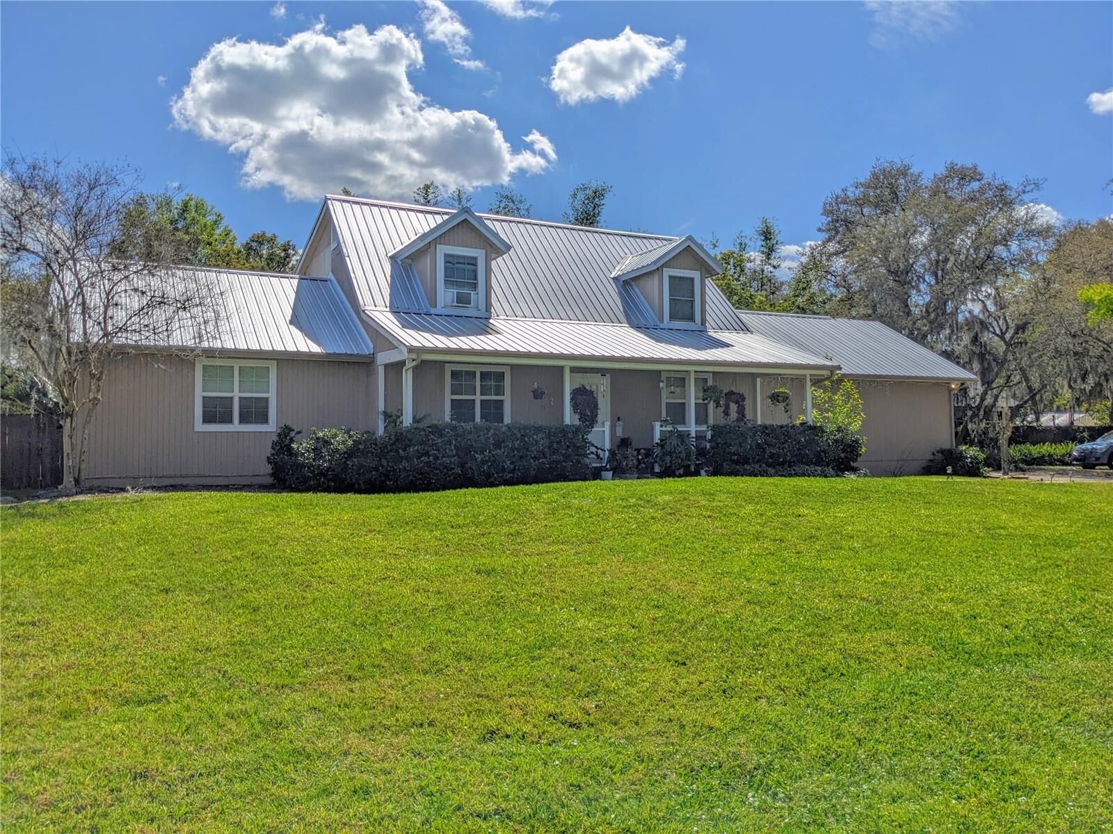 Property Photo:  402 Domer Street  FL 32765 
