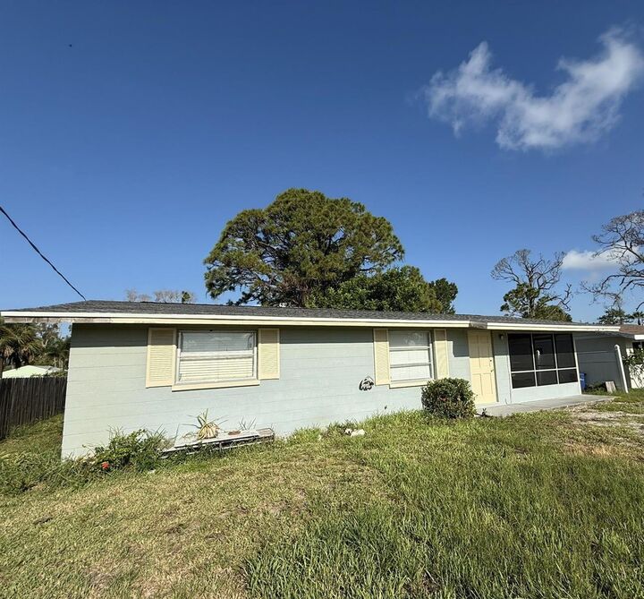 Property Photo: 860 Michigan Avenue FL 34223