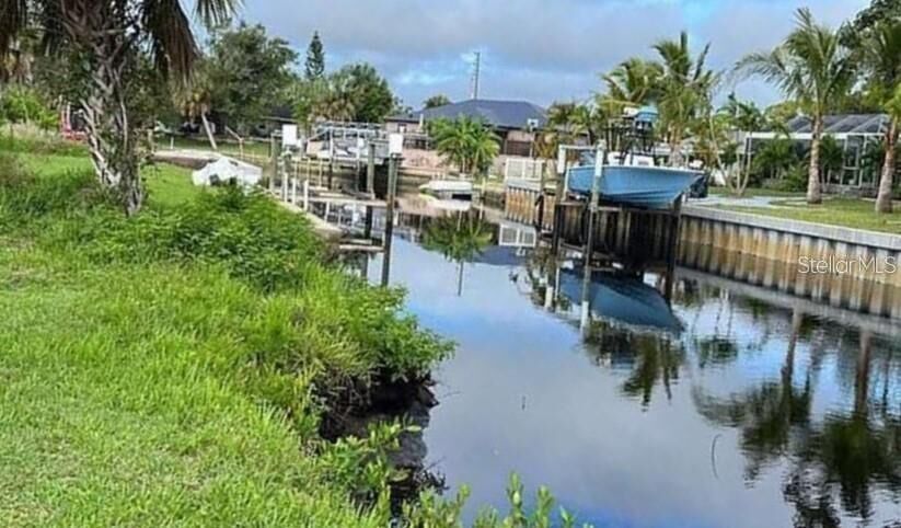 Property Photo: 152 Danforth Drive FL 33980