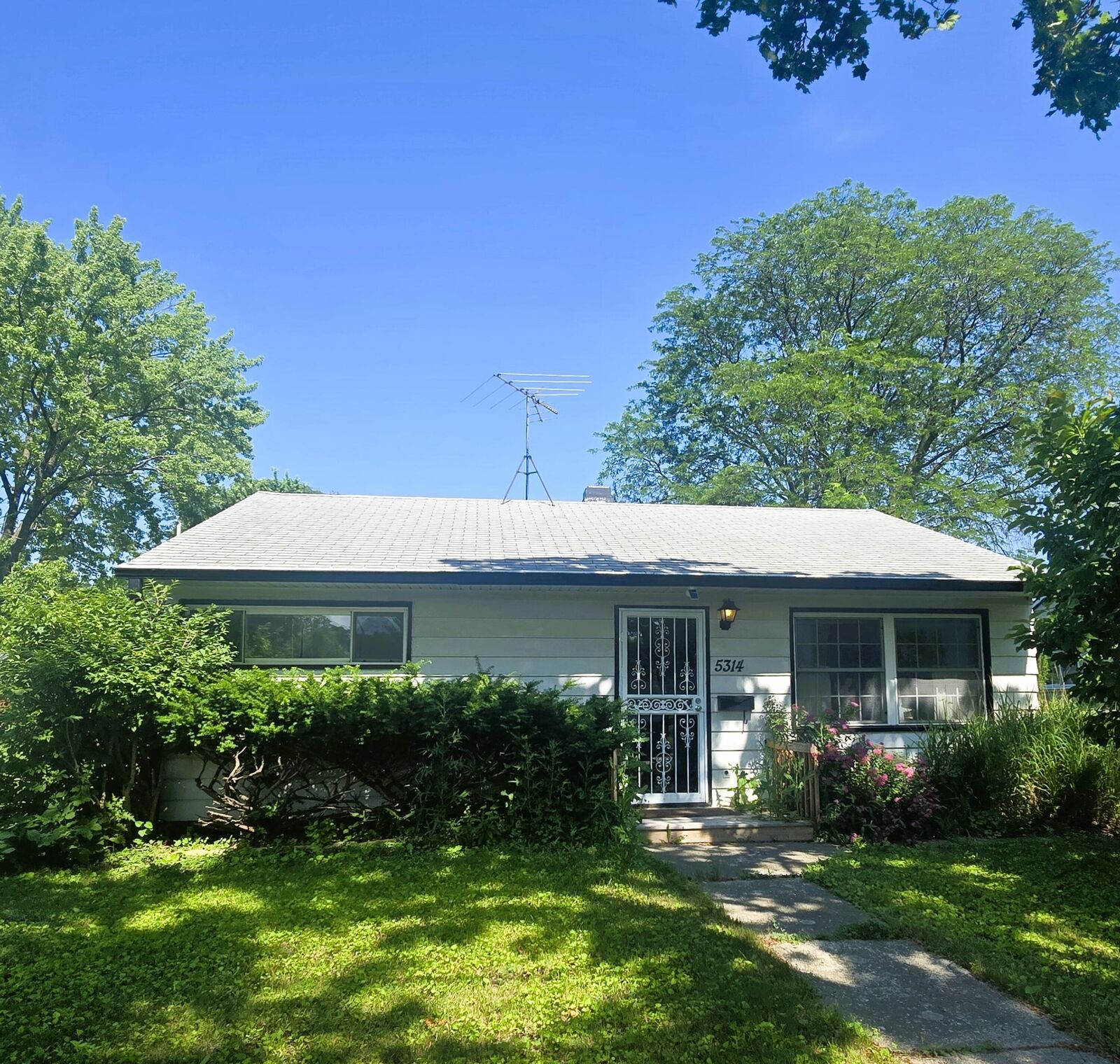 Property Photo:  5314 N 69th St  WI 53218 