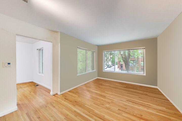 Property Photo: 900 W Ainslie Street A IL 60640