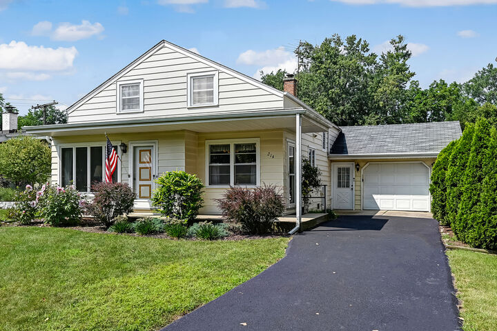 Property Photo: 214 Woodstock Avenue IL 60514