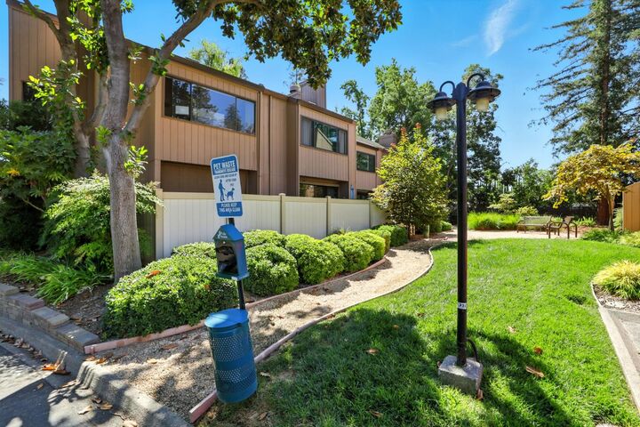 Property Photo:  532 Woodside Oaks 4  CA 95825 