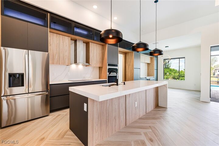 Property Photo:  903 NW 38th Avenue  FL 33993 