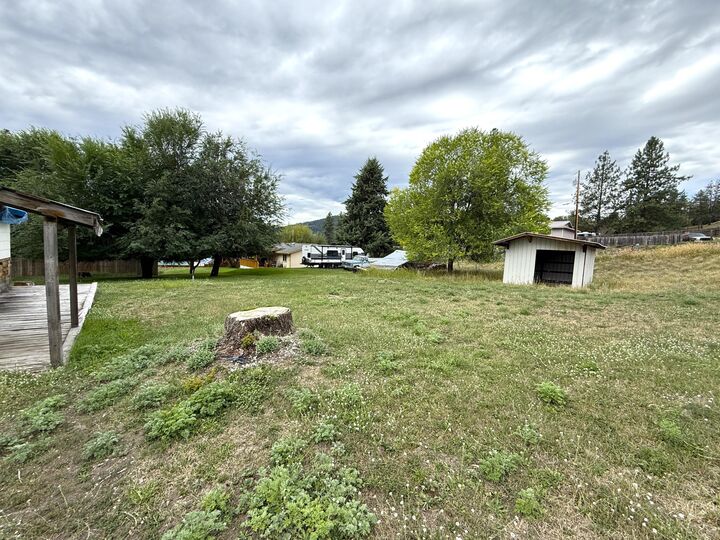 Property Photo:  653 E 9th St  WA 99166 