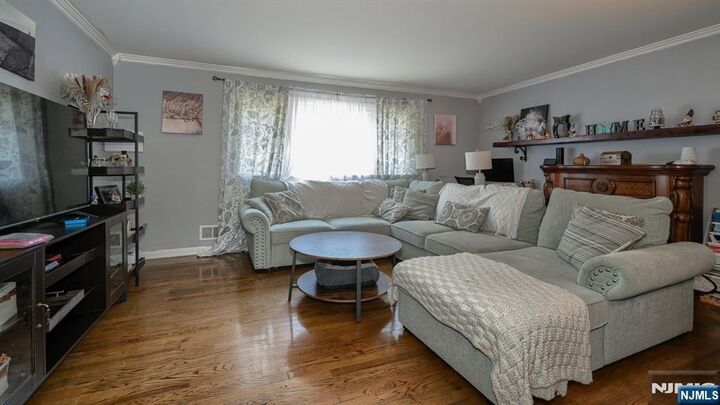 Property Photo:  5 Wolfe Drive  NJ 07465 