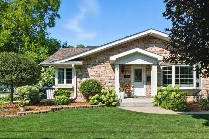 Property Photo: 5544 Saint Johns Avenue MN 55424
