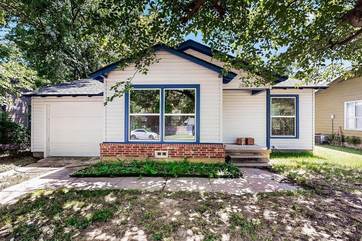 Property Photo: 2108 Denison Street TX 76201