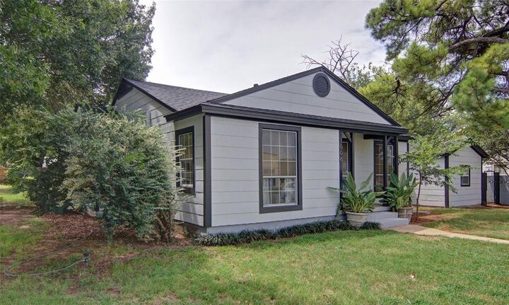 Property Photo: 1006 Calaveras Street TX 76450