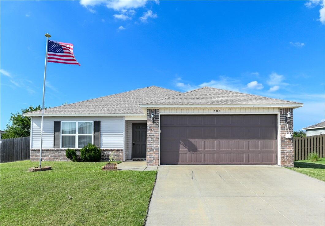 Property Photo:  405 W Pittsfield Street  AR 72761 