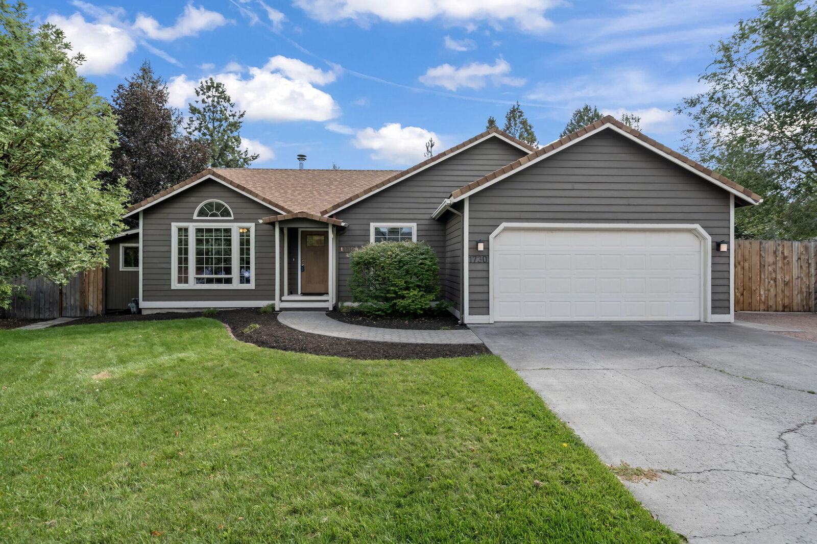 Property Photo:  1730 SE Virginia Road  OR 97702 