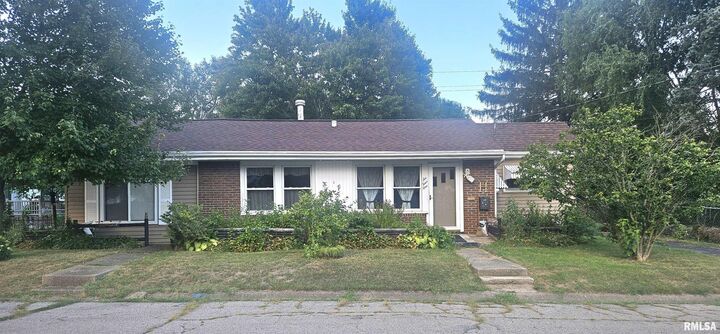 Property Photo:  641 Royal Court  IL 61520 