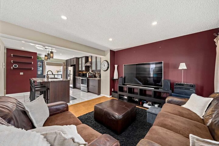 Property Photo:  150 Shawmeadows Road SW  AB T2Y 1B3 
