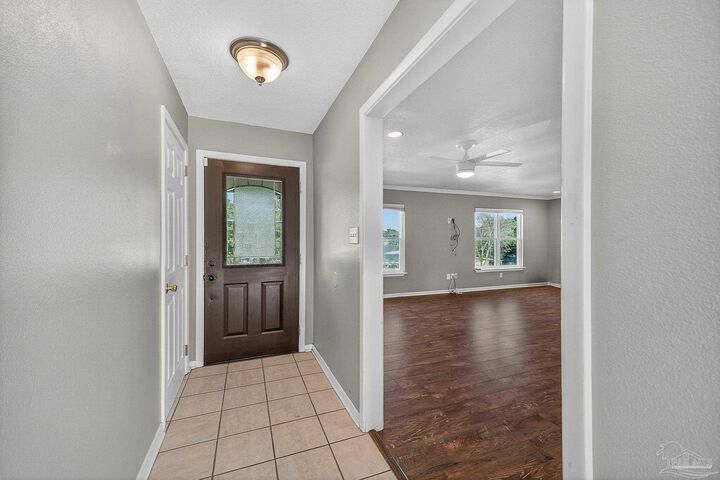 Property Photo: 6116 E Shore Dr FL 32505
