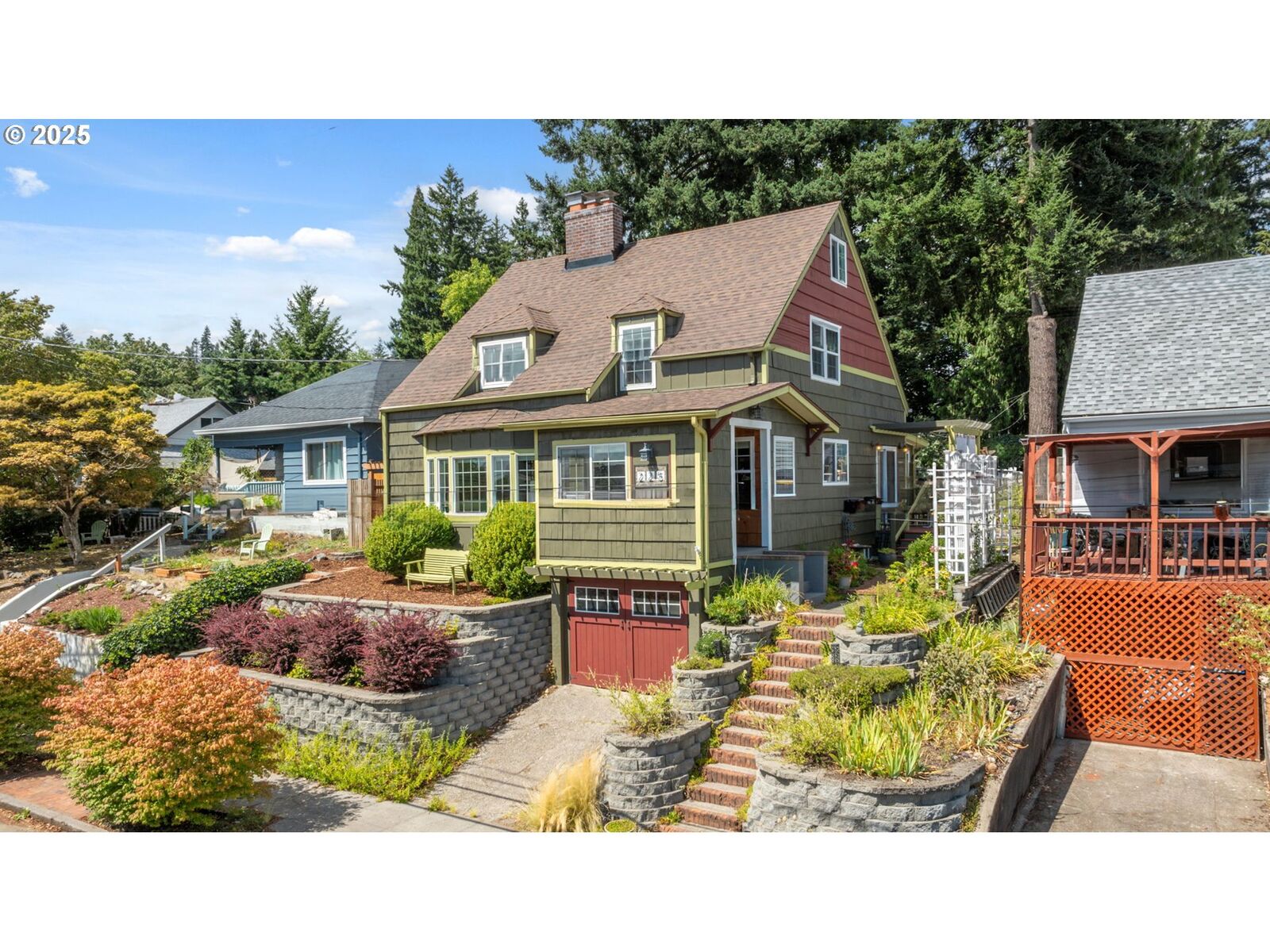 Property Photo: 225 NE 14th Ave WA 98607