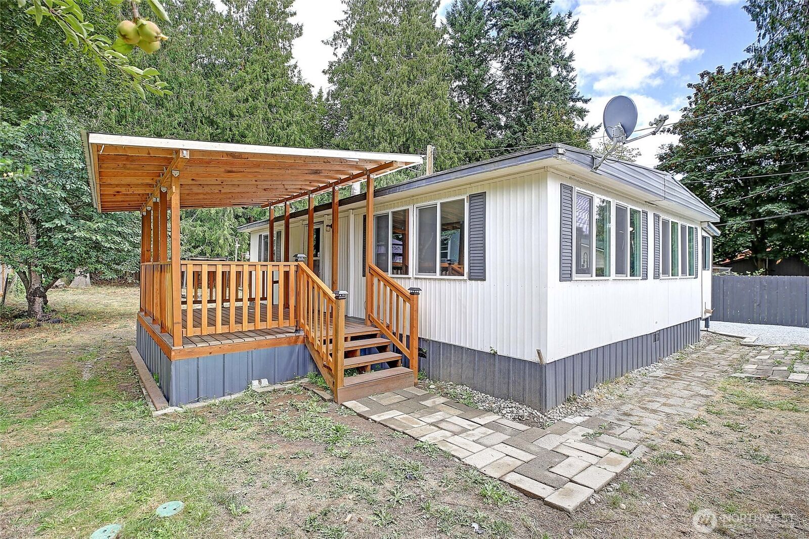 Property Photo: 3019 Sauk Dr WA 98282