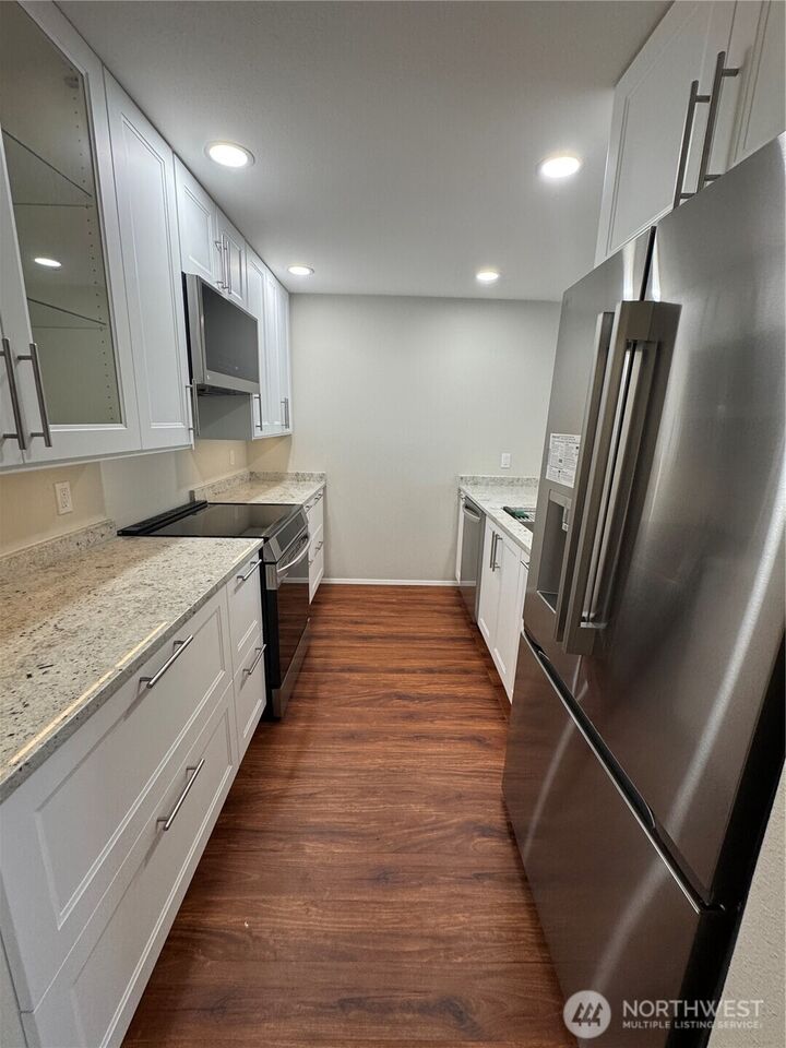 Property Photo:  11630 NE 70th Place B  WA 98033 