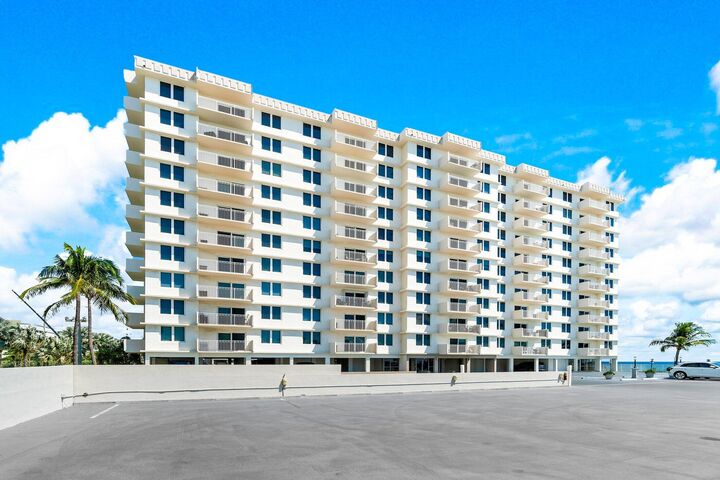 Property Photo: 3301 S Ocean Boulevard 105 FL 33487