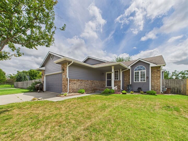 Property Photo:  401 E Edinborough Cir  KS 67016 
