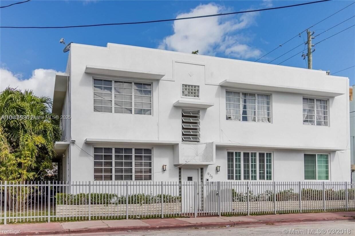 Property Photo:  935 9th St 2A  FL 33139 