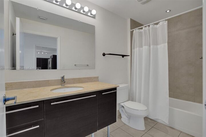 Property Photo:  