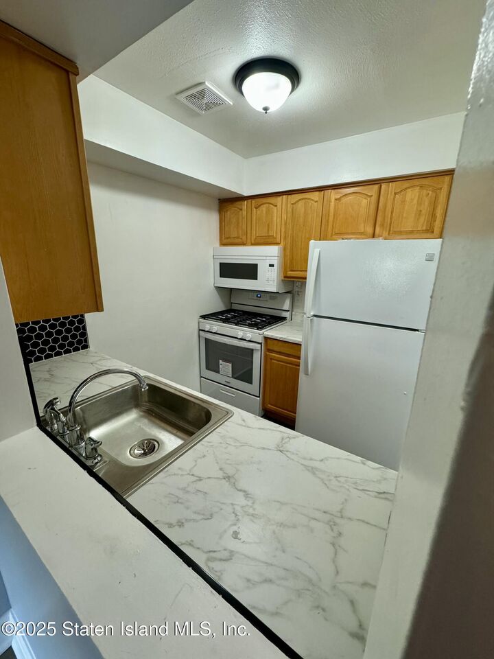 Property Photo:  20 Francine Court A  NY 10306 