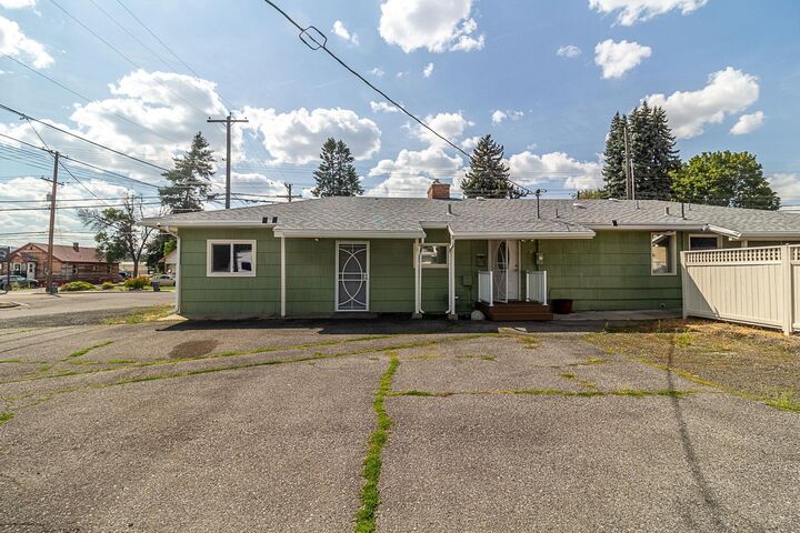 Property Photo:  112 N Bowdish Rd  WA 99206 
