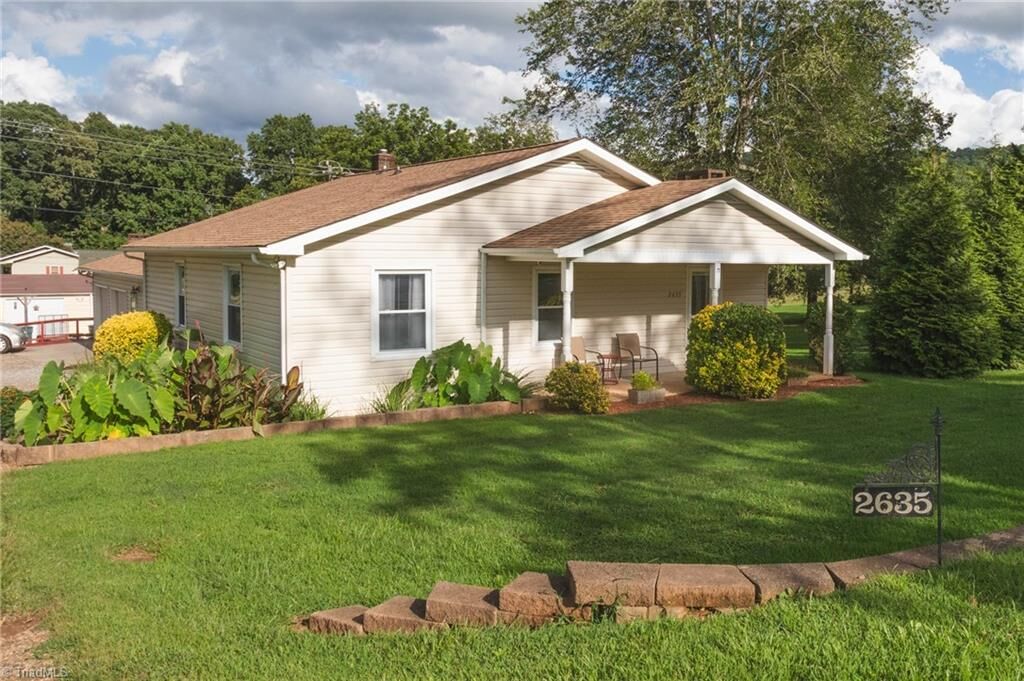 Property Photo:  2635 Brushy Mountain Road  NC 28697 