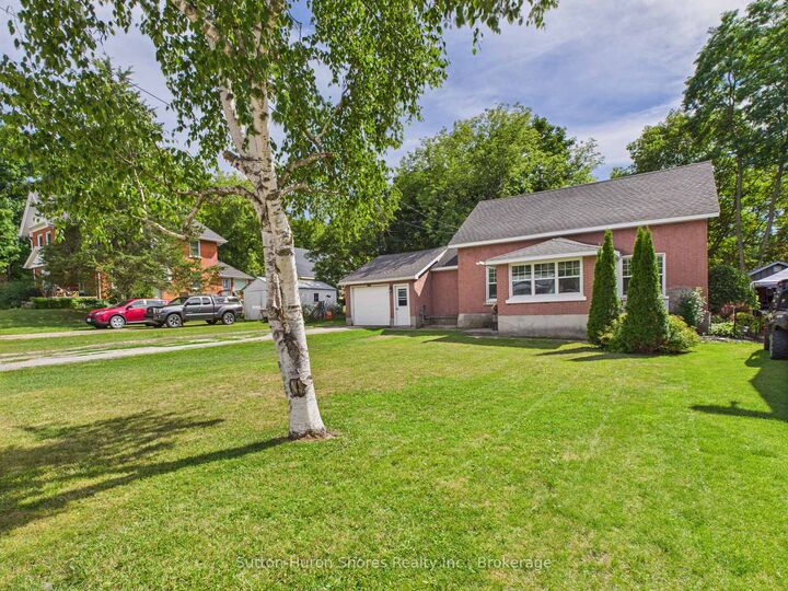Property Photo: 24 Market Street ON N0H 2N0