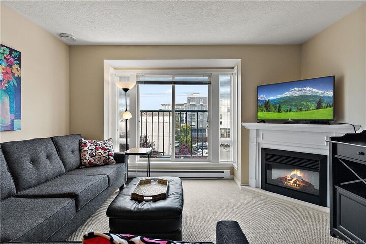 Property Photo: 9840 Fifth St 302 BC V9L 2X3
